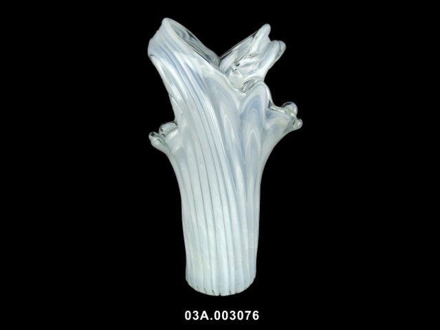 Jarrón "ABBRACCIO" color blanco leite 20 × 40 cm tipo murano · vidrio